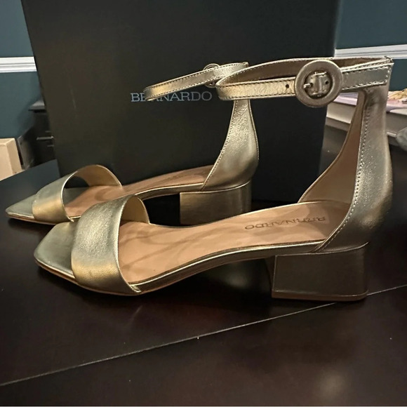 NIB Bernando Jalena Low Heel Sandal Champagne Antique Calf Size 9 - Picture 6 of 11